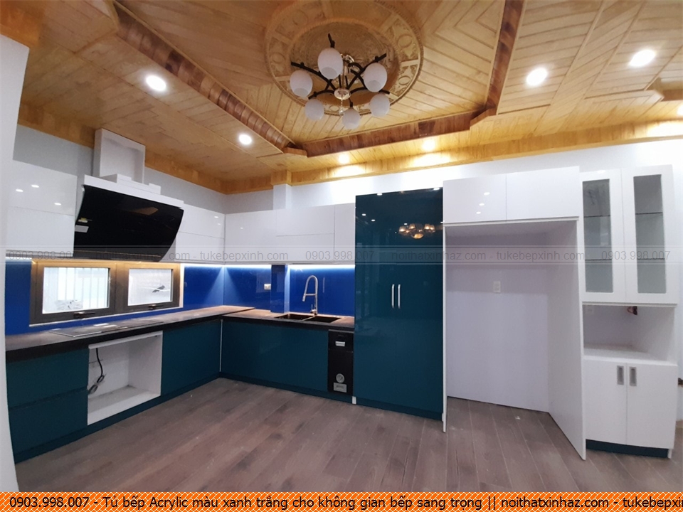 Tủ bếp Acrylic màu xanh trắng cho không gian bếp sang trọng
