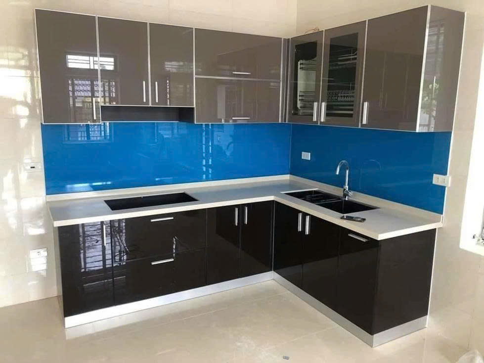 tủ bếp kính cường lực bền đẹp hiện đại