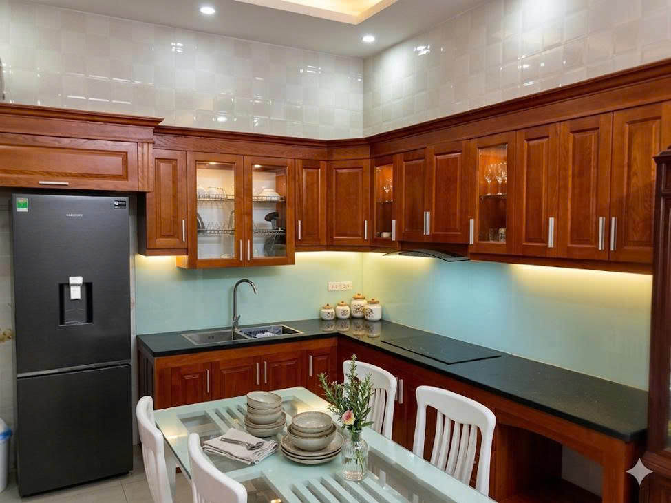 Thi Công Tủ Bếp Gỗ Xoan Đào Tại Bắc Giang Cho Không Gian Bếp Sang Trọng